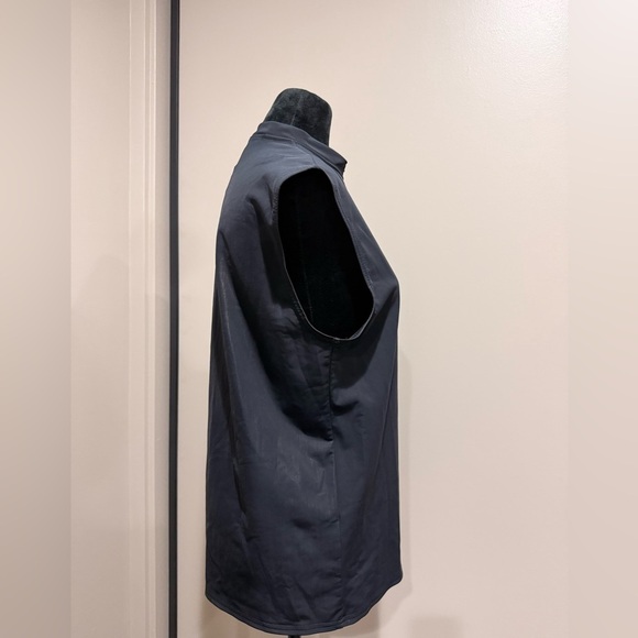 Chic Black Sleeveless Blouse with Satin Detail - Picture 4 of 6